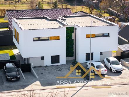 Novopostavený, kompletne zariadený rodinný dom v Tepličke nad Váhom